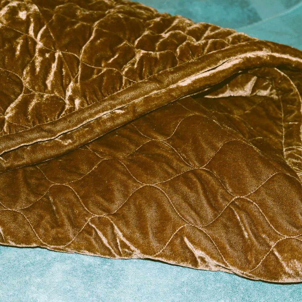 King Nine & Co. by Nine West polyester quilt. Brown.